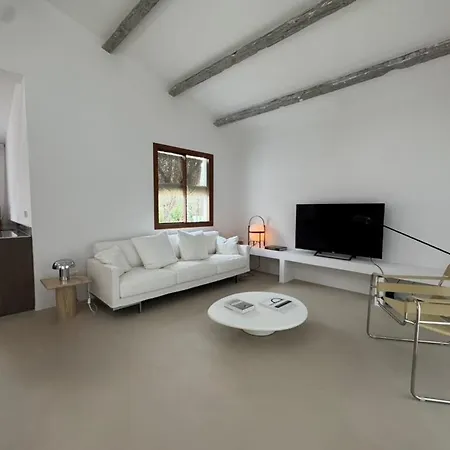 New Mediterranean With Heated Pool