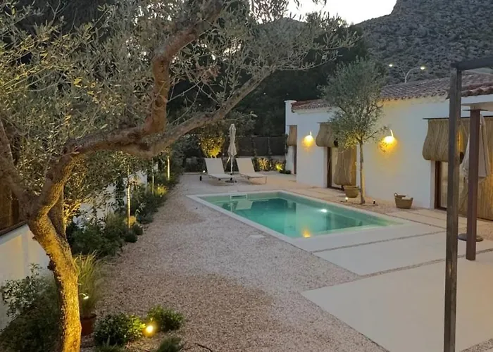 ヴィラ New Mediterranean With Heated Pool ポレンサ