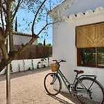 New Mediterranean With Heated Pool 别墅