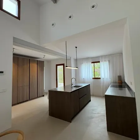 New Mediterranean With Heated Pool *