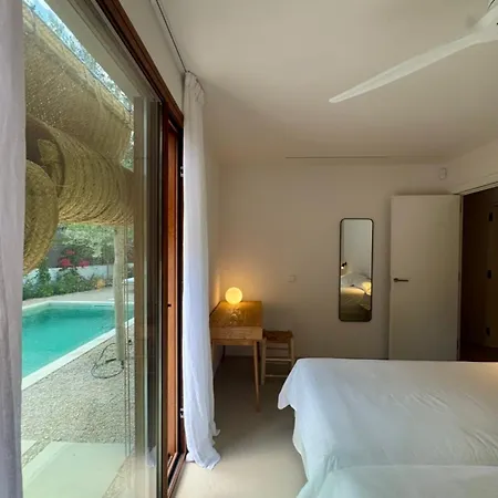New Mediterranean With Heated Pool بويينسا