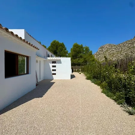 New Mediterranean With Heated Pool Willa