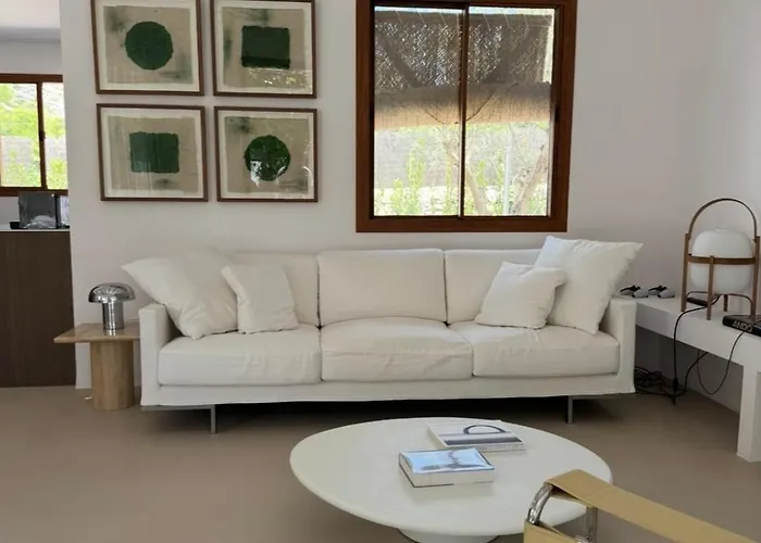 New Mediterranean With Heated Pool Willa