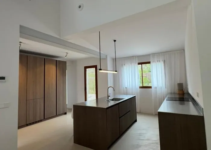 New Mediterranean With Heated Pool *