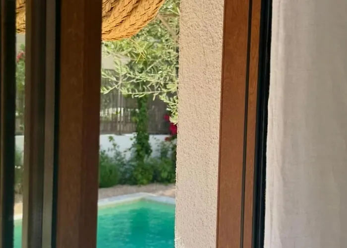 New Mediterranean With Heated Pool *