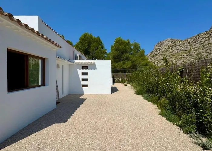 New Mediterranean With Heated Pool Willa