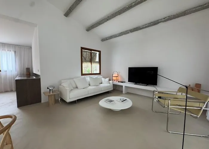 New Mediterranean With Heated Pool